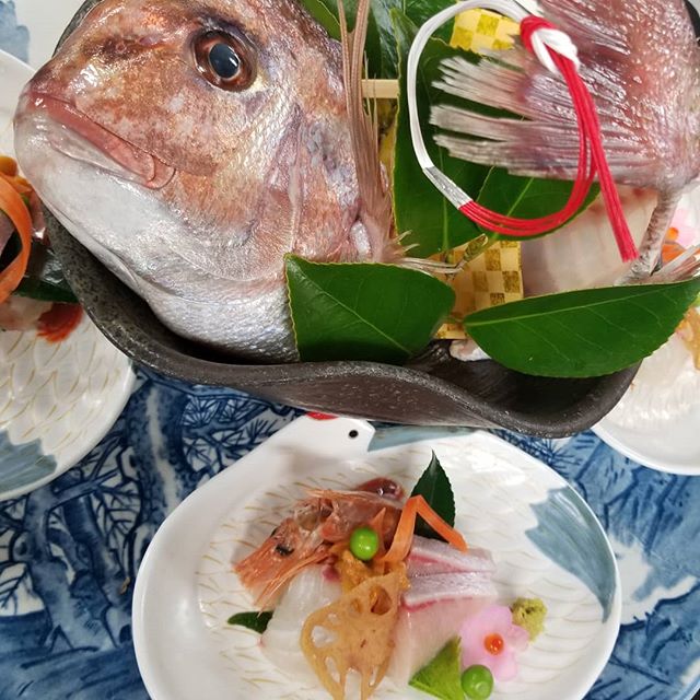 桃の節句会席 3月 4月限定 6 000円 税込 のお造りです 福岡よひら 創作和食 愛宕神社 桃の節句 限定会席 鯛刺身 お祝い膳 福岡 の美味しい魚 姪浜ランチ 姪浜ディナー 桜 お花見 お祝い会席 法事会席 仕出し 持ち帰り弁当 古民家レストラン 個室の有る店 海の見えるお